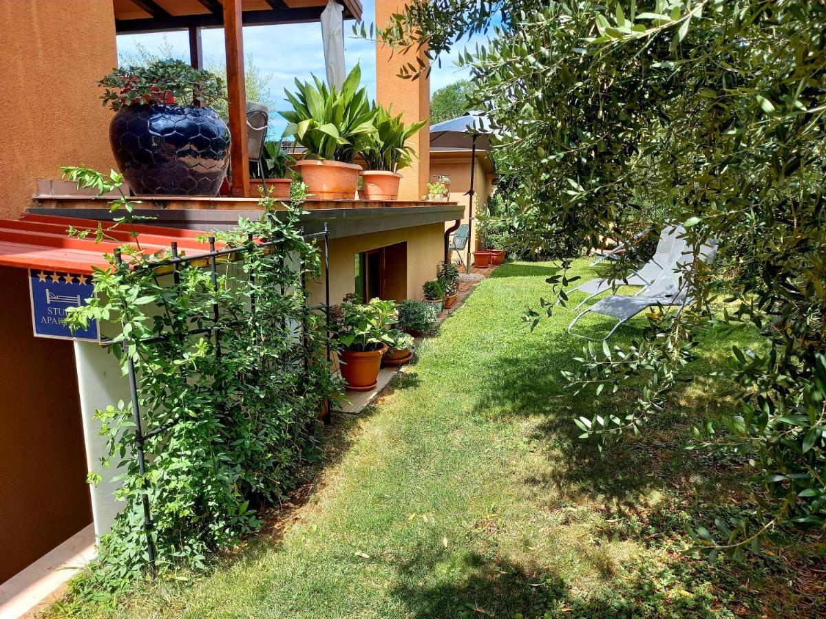 Blue Deer Apartment Umag Exterior photo